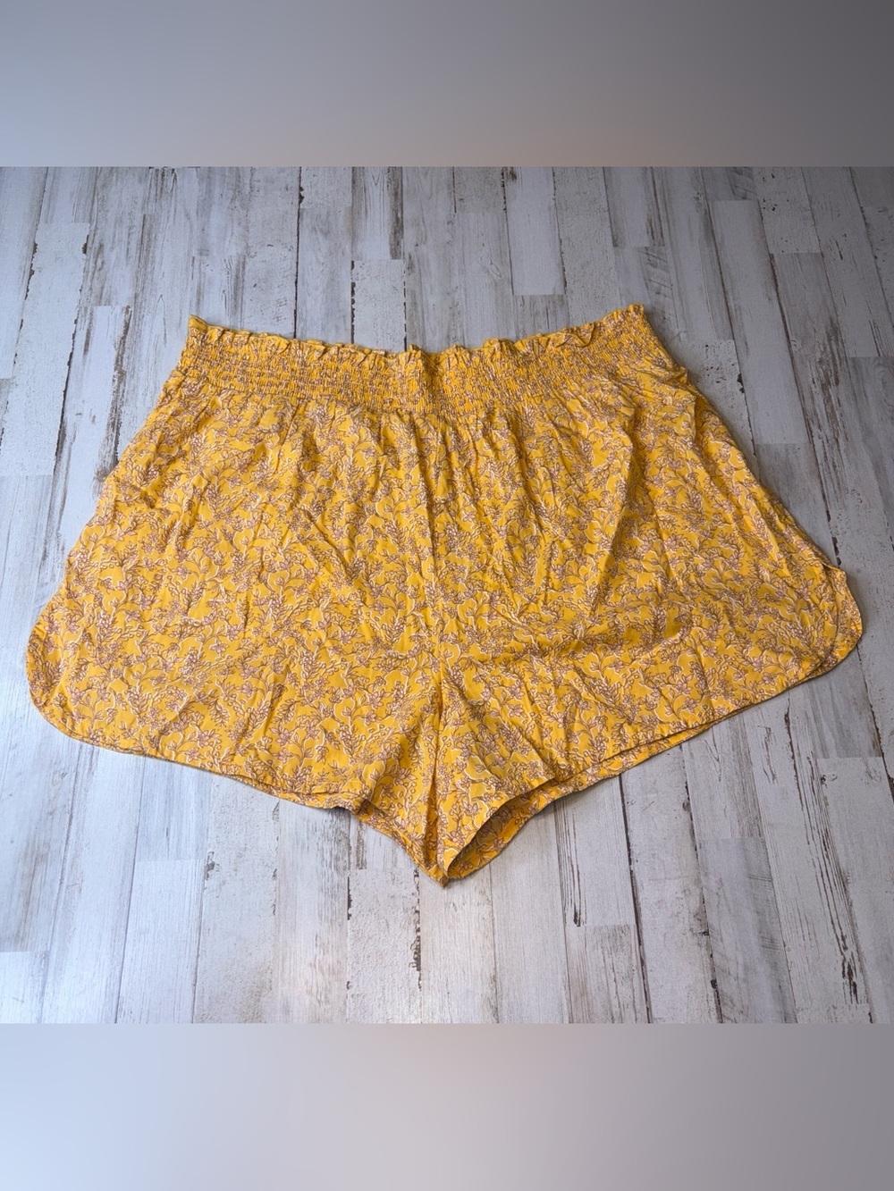Old Navy Yellow Floral High-Waist Women's Shorts Size 2X